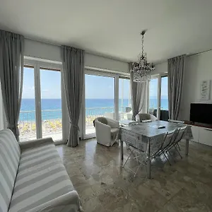 https://appartamento-direttamente-sul-mare.hotelitalianriviera.com